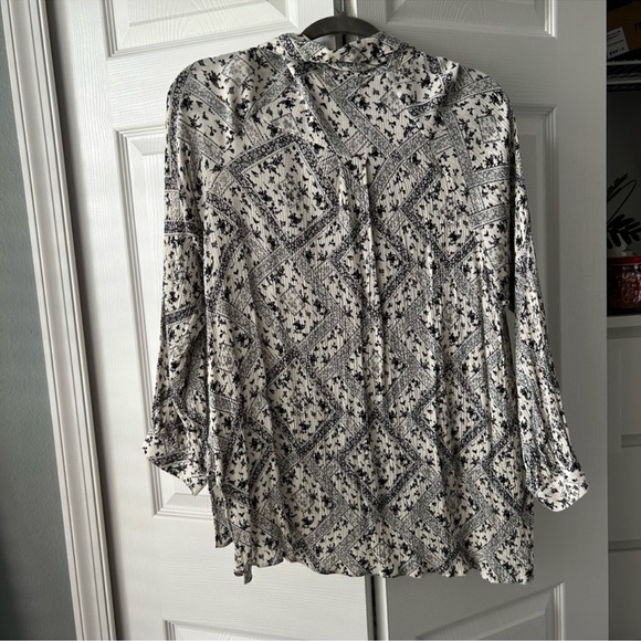 Carly Jean Los Angeles Tops CJLA Button Up Button DownFlower Paisley Shirt - Picture 2 of 8